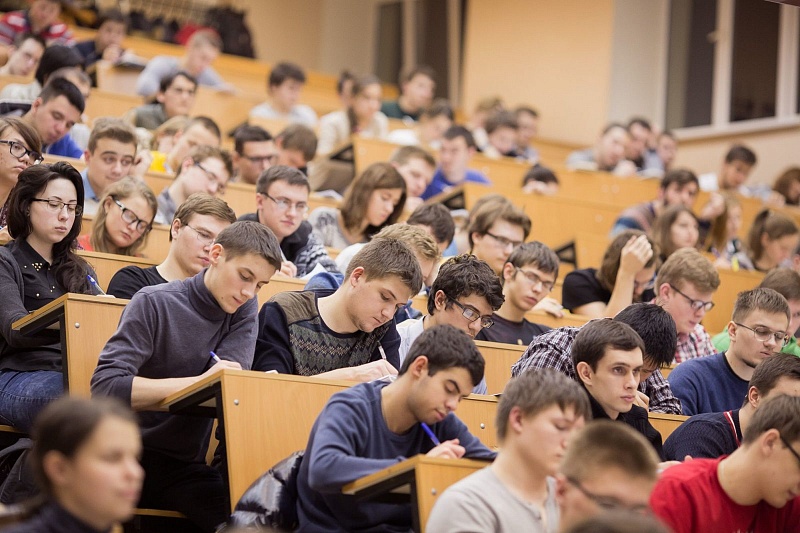 В России студенты-очники должны будут предоставлять справку из вуза при выезде за рубеж